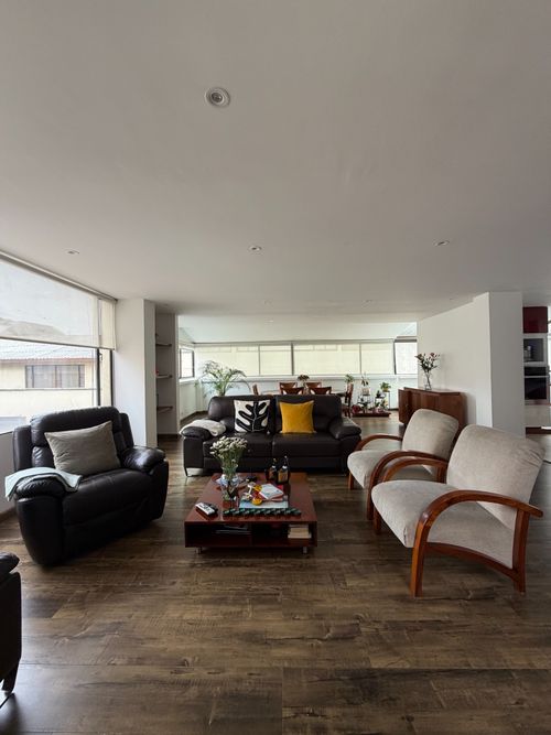 Apartamento de 4 alcobas en venta en Santa Barbara, Bogotá, 160 m² · foto 2 de 24