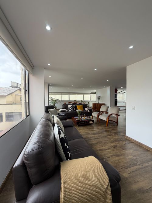 Apartamento de 4 alcobas en venta en Santa Barbara, Bogotá, 160 m² · foto 3 de 24