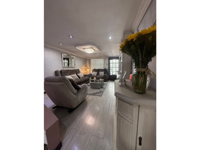 Casa de 3 alcobas en venta en Marsella, Bogotá, 160 m² · foto 2 de 18