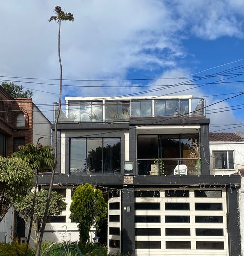 Casa de 3 alcobas en venta en Mandalay, Bogotá, 320 m² · foto 2 de 21