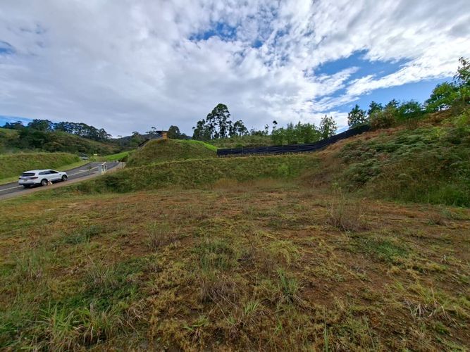 Lote en venta en La Ceja, 2503 m² · foto 3 de 5