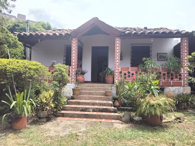 Casa de 8 alcobas en venta en Carmelo, Bello, 400 m² · foto 3 de 11