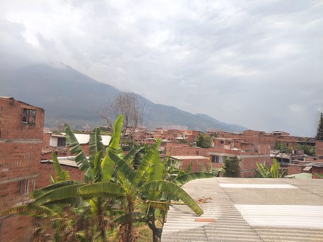 Casa de 8 alcobas en venta en Carmelo, Bello, 400 m² · foto 5 de 11