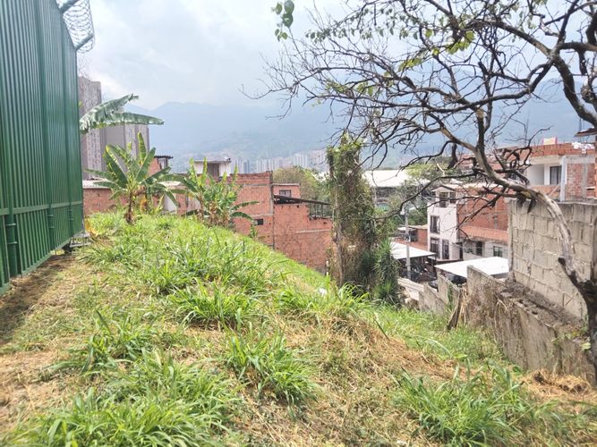 Casa de 8 alcobas en venta en Carmelo, Bello, 400 m² · foto 9 de 11