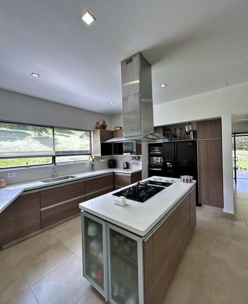Casa de 4 alcobas en venta en Zarzal La Luz, Copacabana, 642 m² · foto 2 de 9