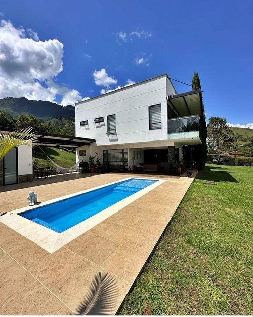 Casa de 4 alcobas en venta en Zarzal La Luz, Copacabana, 642 m² · foto 9 de 9