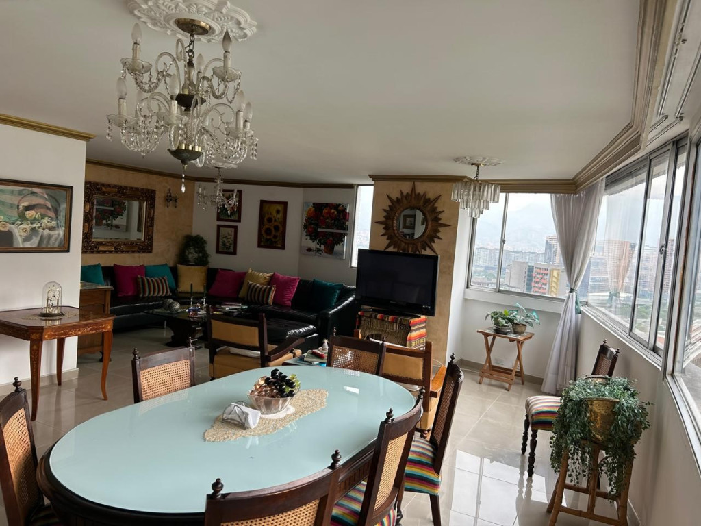 Apartamento en venta en El Poblado, Medellín [No disponible] 2