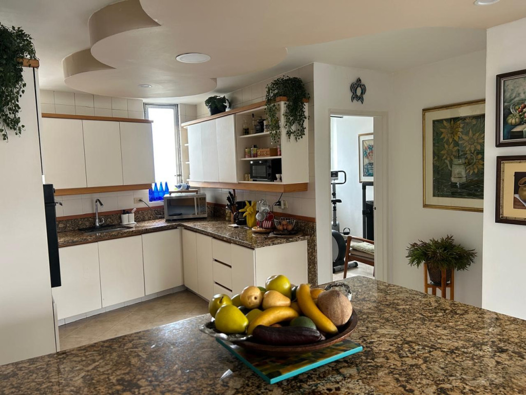 Apartamento en venta en El Poblado, Medellín [No disponible] 3