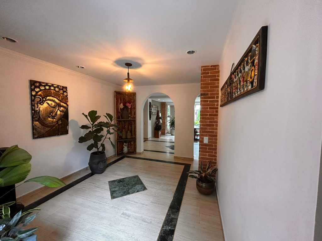 Casa en venta en El Poblado, Medellín [No disponible] 2
