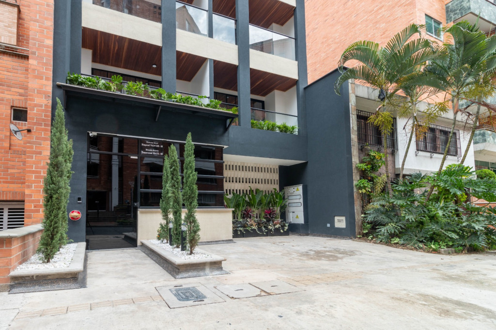 Edificio en venta en Laureles, Medellín [No disponible] 2