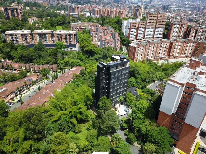 Edificio en venta en Loma Del Esmeraldal, Envigado, 2832 m² · foto 3 de 16