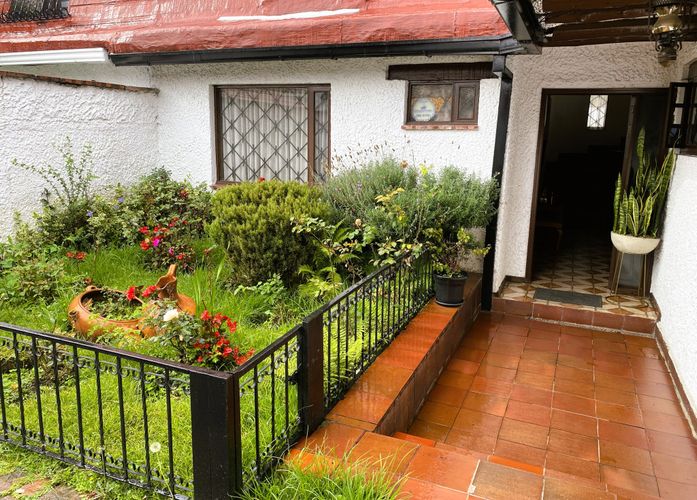 Casa de 4 alcobas en venta en Pontevedra, Bogotá, 251 m² · foto 2 de 24