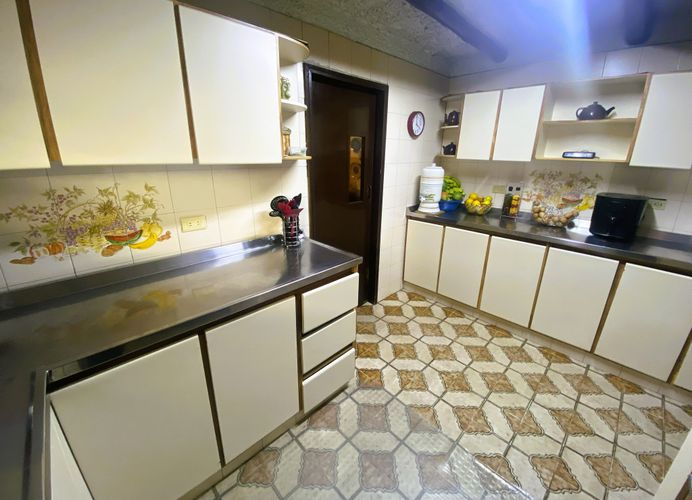 Casa de 4 alcobas en venta en Pontevedra, Bogotá, 251 m² · foto 11 de 24
