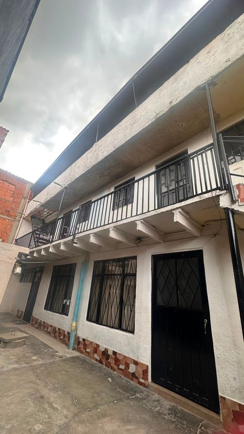 Casa de 4 alcobas en venta en La Magnolia, Madrid, 339 m² · foto 2 de 17