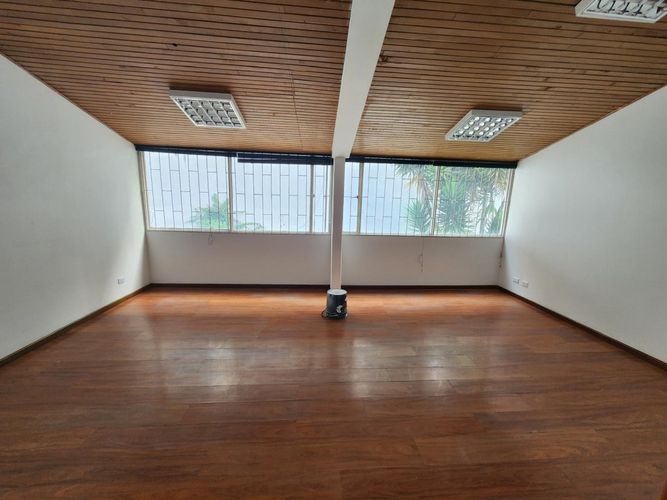 Casa de 6 alcobas en venta en Chico Norte, Bogotá, 215 m² · foto 2 de 7