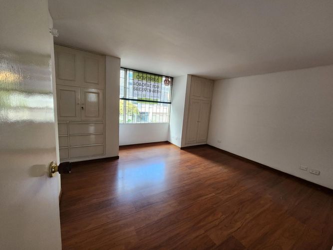 Casa de 6 alcobas en venta en Chico Norte, Bogotá, 215 m² · foto 4 de 7