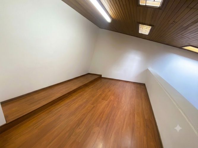 Casa de 6 alcobas en venta en Chico Norte, Bogotá, 215 m² · foto 6 de 7
