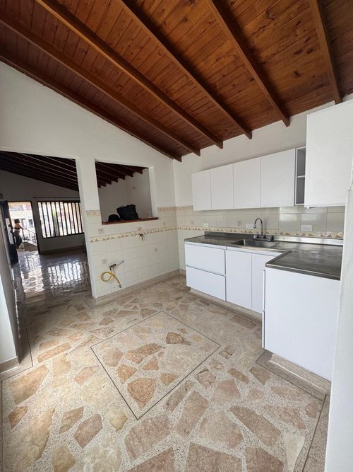 Apartamento de 4 alcobas en venta en Cabañitas, Bello, 110 m² · foto 7 de 8