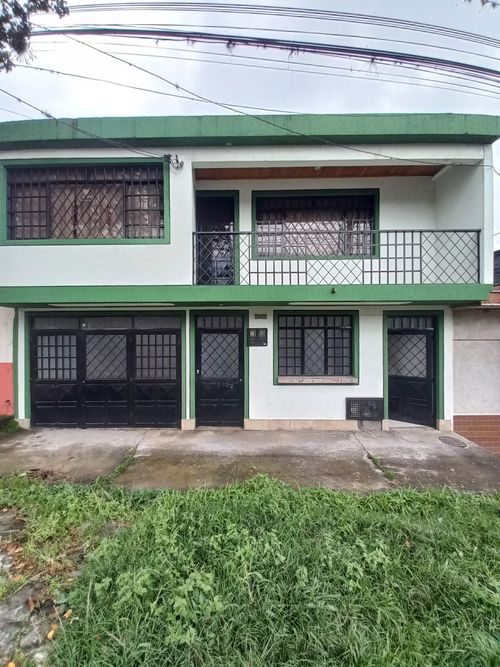Casa de 6 alcobas en venta en Miramar, Ibagué, 283 m² · foto 2 de 24