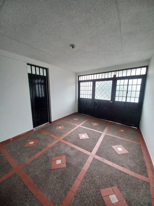 Casa de 6 alcobas en venta en Miramar, Ibagué, 283 m² · foto 3 de 24