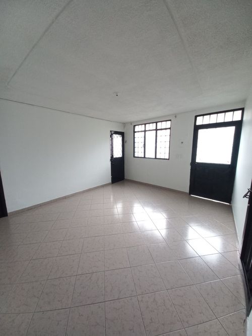 Casa de 6 alcobas en venta en Miramar, Ibagué, 283 m² · foto 4 de 24