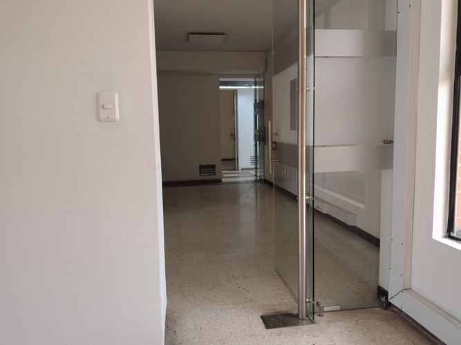Local en arriendo en San Pedro, Cali, 30 m² · foto 18 de 24