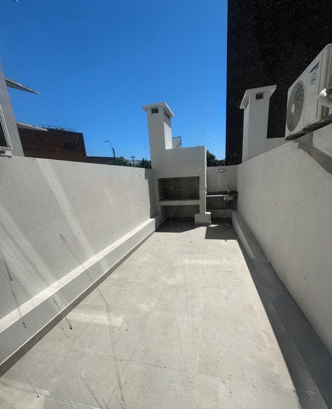 Precioso Monoambiente con Patio,  Parrillero y Garaje  en Puerto del Buceo