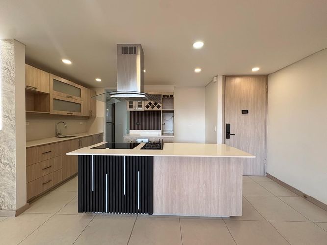 Apartamento de 3 alcobas en venta en Vegas De San Jose, Sabaneta, 135 m² · foto 4 de 20