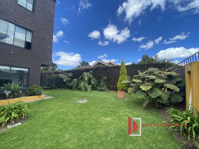Casa de 4 alcobas en venta en Siberia, Cota, 240 m² · foto 2 de 24