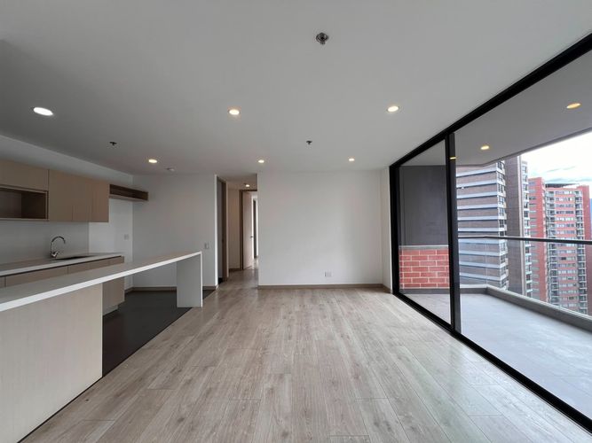 Apartamento de 2 alcobas en arriendo en El Poblado, Medellín, 79 m² · foto 2 de 12