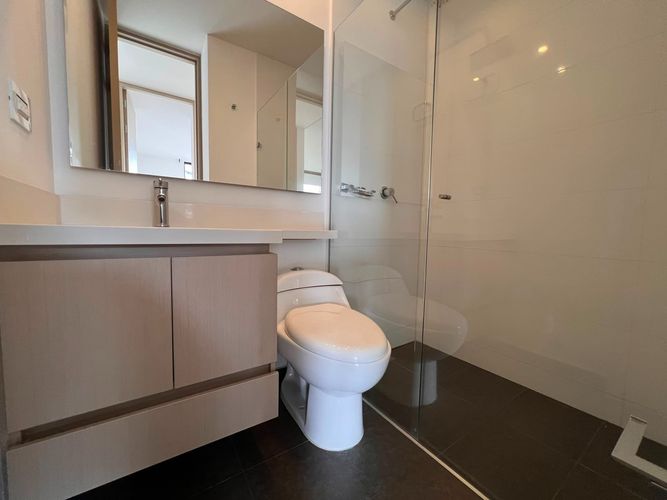 Apartamento de 2 alcobas en arriendo en El Poblado, Medellín, 79 m² · foto 9 de 12