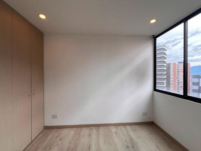 Apartamento de 2 alcobas en arriendo en El Poblado, Medellín, 79 m² · foto 8 de 12