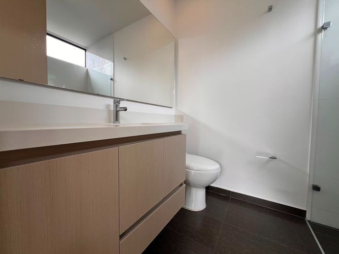 Apartamento de 2 alcobas en arriendo en El Poblado, Medellín, 79 m² · foto 11 de 12