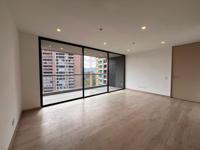 Apartamento de 2 alcobas en arriendo en El Poblado, Medellín, 79 m² · foto 6 de 12