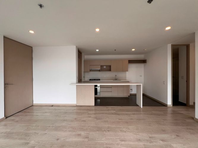 Apartamento de 2 alcobas en arriendo en El Poblado, Medellín, 79 m² · foto 5 de 12