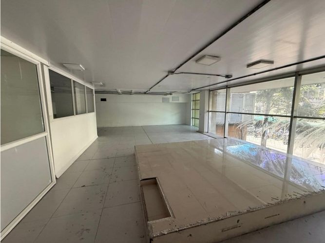 Local en arriendo en Cristo Rey, Medellín, 460 m² · foto 2 de 13