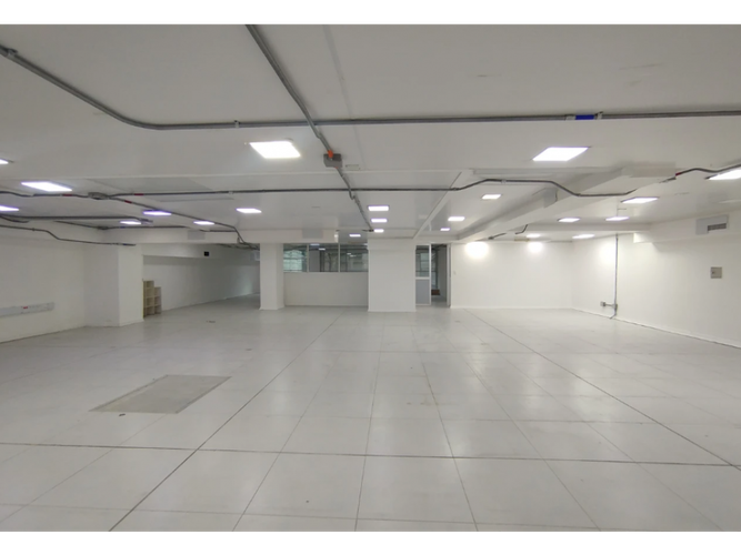 Local en arriendo en Cristo Rey, Medellín, 460 m² · foto 4 de 13
