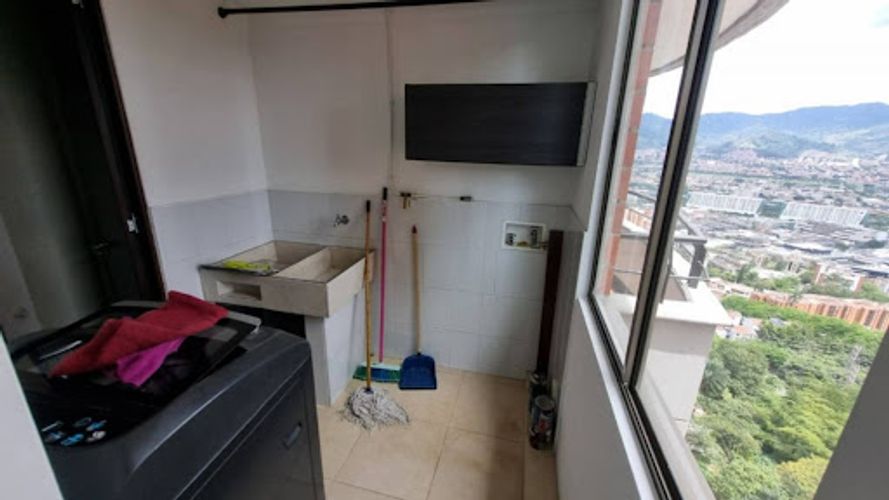 Apartamento de 3 alcobas en arriendo en Vía Las Palmas, Medellín, 92 m² · foto 3 de 19
