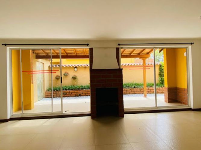 Casa de 3 alcobas en venta en La Ceja, 340 m² · foto 2 de 24