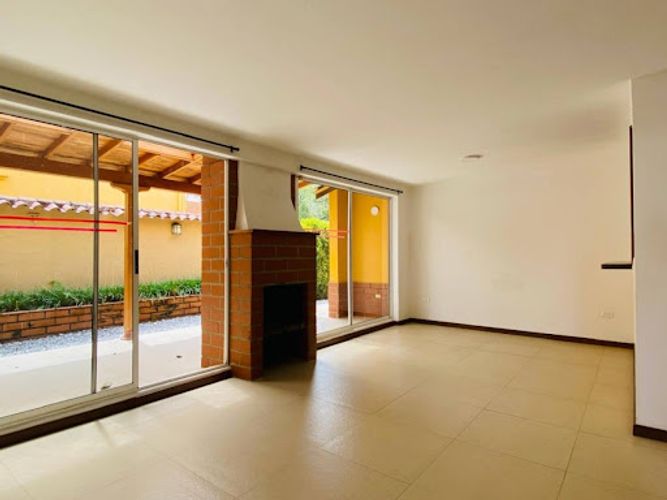 Casa de 3 alcobas en venta en La Ceja, 340 m² · foto 3 de 24