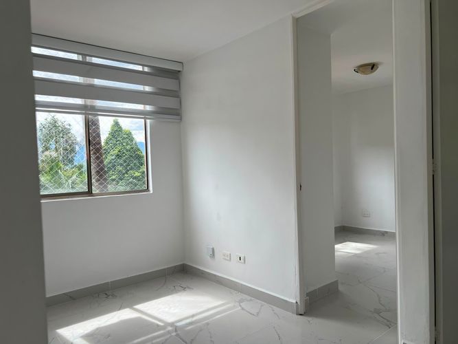 Apartamento de 3 alcobas en arriendo en Conjunto Residencial Isla Fuerta, Envigado, 79 m² · foto 2 de 19
