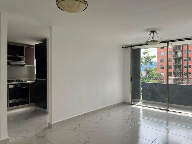 Apartamento de 3 alcobas en arriendo en Conjunto Residencial Isla Fuerta, Envigado, 79 m² · foto 4 de 19