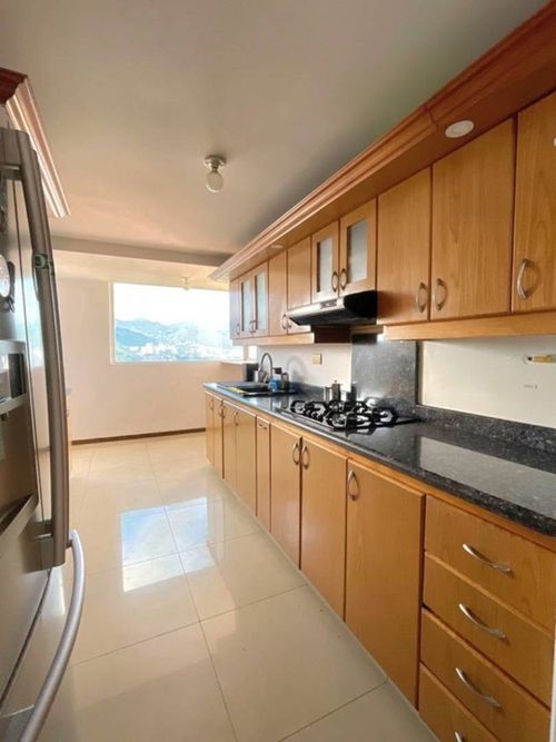 Apartamento de 3 alcobas en arriendo en La Aguacatala, Medellín, 140 m² · foto 3 de 13