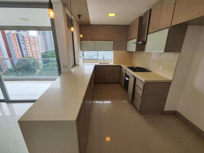Apartamento de 3 alcobas en arriendo en La Florida, Medellín, 152 m² · foto 2 de 19