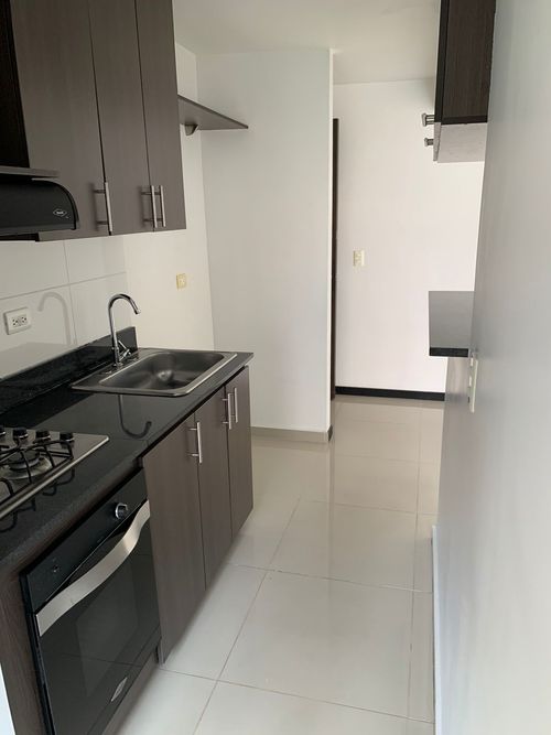 Apartamento de 3 alcobas en venta en Loma De San Jose, Sabaneta, 65 m² · foto 2 de 23
