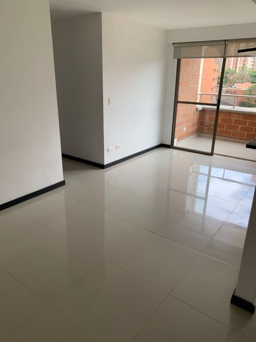Apartamento de 3 alcobas en venta en Loma De San Jose, Sabaneta, 65 m² · foto 5 de 23