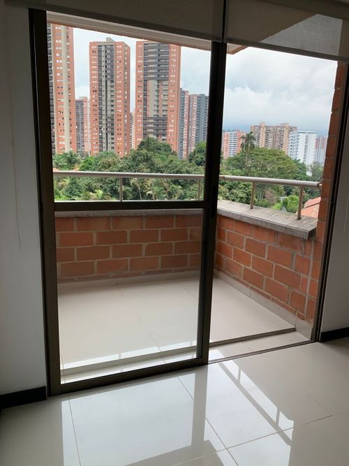 Apartamento de 3 alcobas en venta en Loma De San Jose, Sabaneta, 65 m² · foto 7 de 23