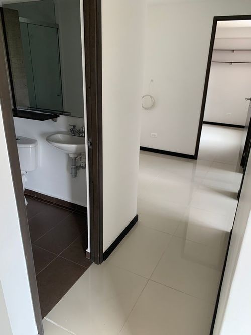 Apartamento de 3 alcobas en venta en Loma De San Jose, Sabaneta, 65 m² · foto 10 de 23