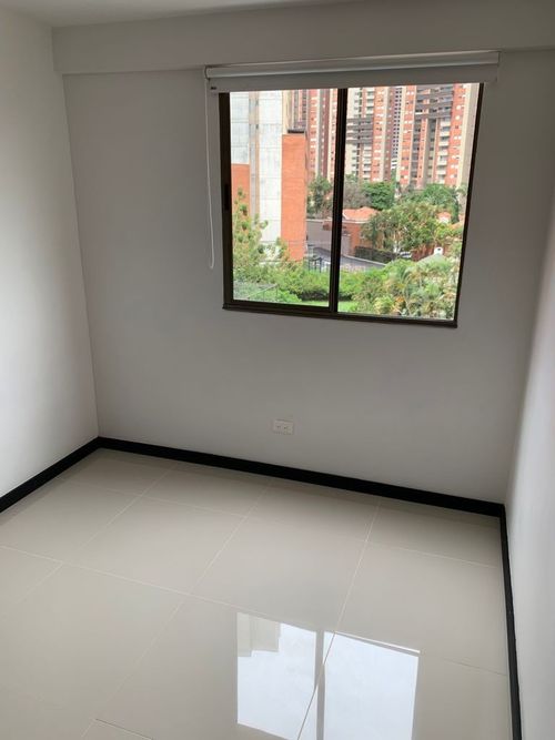 Apartamento de 3 alcobas en venta en Loma De San Jose, Sabaneta, 65 m² · foto 14 de 23