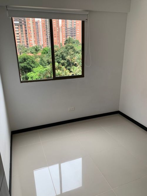 Apartamento de 3 alcobas en venta en Loma De San Jose, Sabaneta, 65 m² · foto 18 de 23